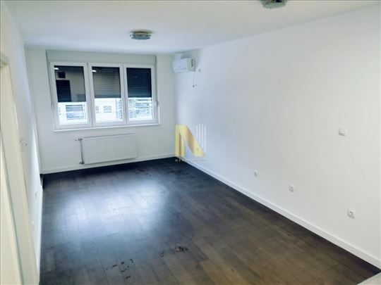 Moderan nenamešten stan u blizini ulice Bate Brkić