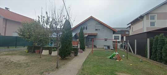 Novija kuća 206m2 u Veterniku