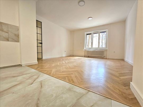 Odličan četvorosoban stan! Vojvode Mišića - Kej!