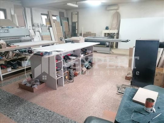 Odličan poslovno-stambeni objekat 350m2,  plac 593
