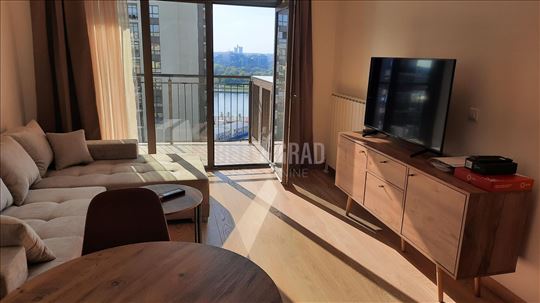 Odličan sa pogledom i garažom