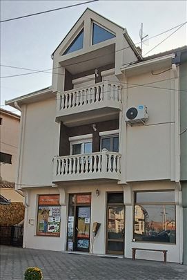 Poslovno-stambeni objekat površine od 218m2 na pla