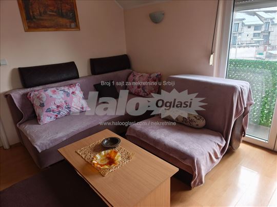 Povoljno prelep namešten stan Zemun,Altina,55m2