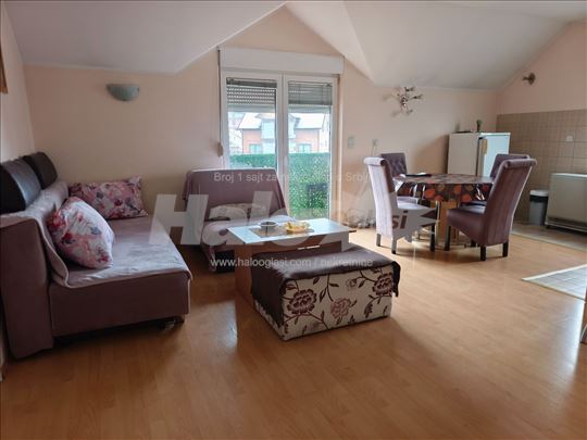 Povoljno prelep namešten stan Zemun,Altina,55m2