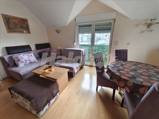 Povoljno prelep namešten stan Zemun,Altina,55m2