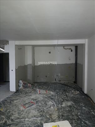 Prelep, odličnog rasporeda, dve lođe