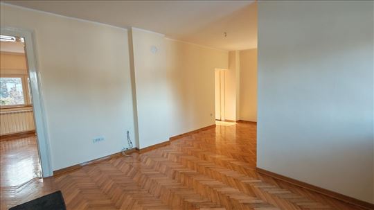 Prelep stan pored Marakane, sa parkingom