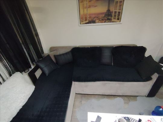 Prodajem ugaonu grnituru