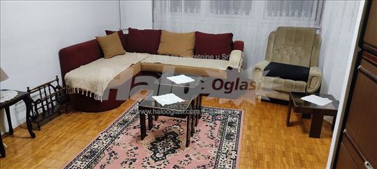 Prostran,svetao namesten dvosoban stan