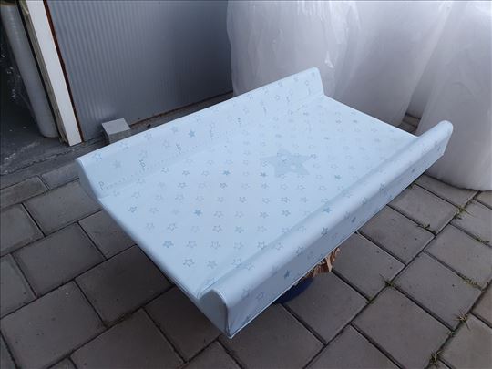 Pult za presvlacenje bebe
