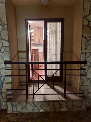 Stan kod šetališta 49m2