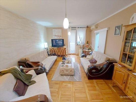 Stan,Novi Sad,Bulevar Evrope,kv: 99.00, € 180000