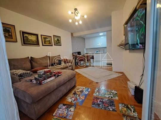 Stan,Novi Sad,Bulevar Oslobođenja,kv: 92.00, € 265