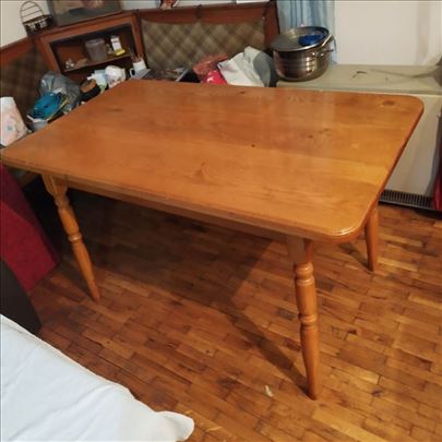 Trpezarijski sto,puno drvo