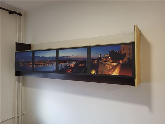 Velika zidna polica sa osvetljenjem