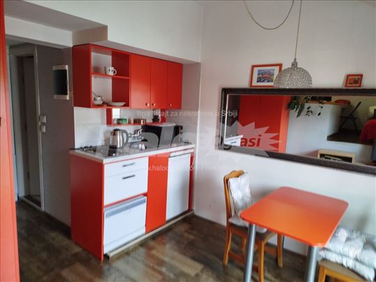 Voždovac, TC Stadion, garsonjera