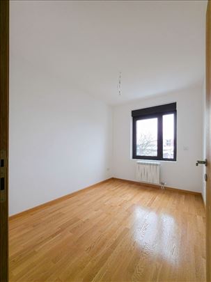 Zemun, Prvomajska, trosoban, 71m2, terasa, nov