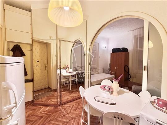 Centar, Vojvode Milenka, mali salonski stan ID#135