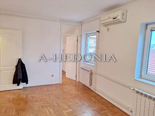 Cerak, Stojana Matića, jednoiposoban, svetao