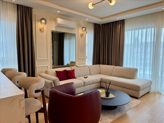 Ekskluzivan stan u prestižnom BW Queen's Parku