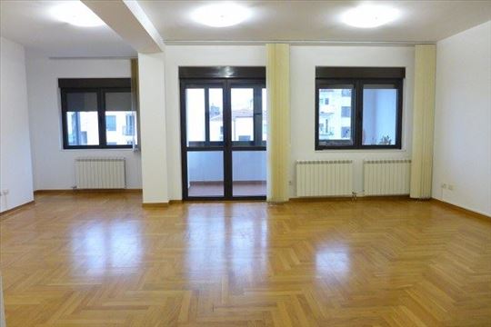 Gajeva, novogradnja, 200m2, duplex,2 garažna mesta