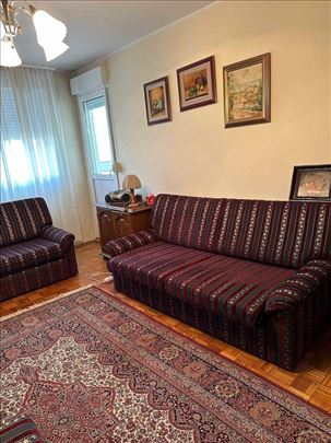 Izdaje se 2.5 namesten stan u Džona Kenedija