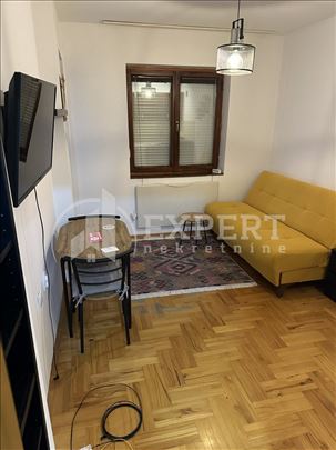 Izdaje se jednosoban stan na Panteleju, 32m2