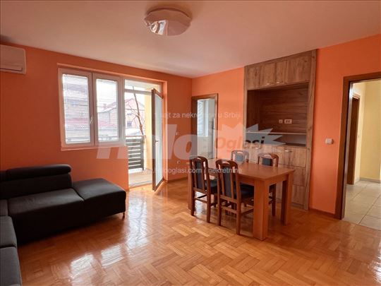 Izdajem stan u kuci na duzi vremenski period.