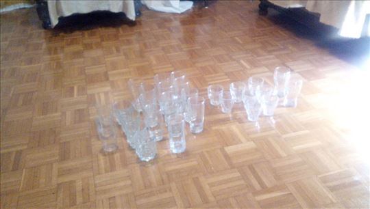 Komplet 30 razne staklo čaše 49 tanjira