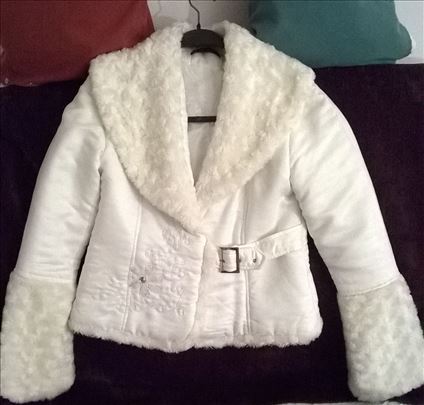 KRATKA ŽENSKA BUNDICA BELA