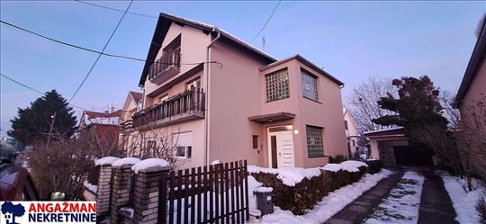 Kuća 250kvm+kuća 150kvm+garaža 50kvm,sve na 10ari