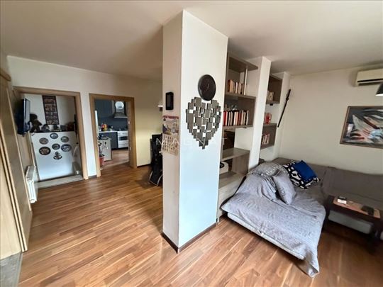 Kuća Ripanj  Centar - sredjena - plac 5 ari ID#544