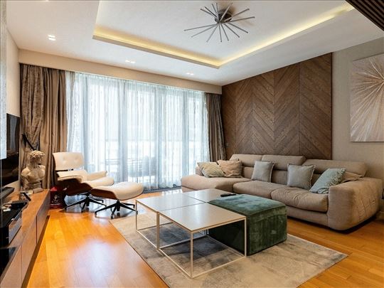 Luksuzan trosoban stan u West 65 naselju