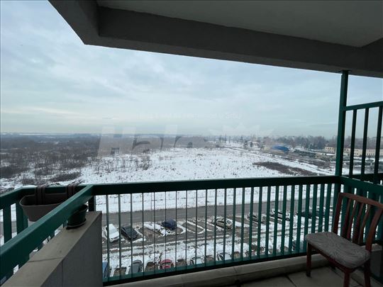 Namešten stan sa terasom na mirnoj lokaciji