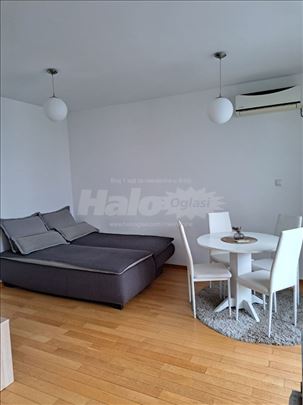 Namestena garsonjera kod vukovog spomenika 32m²