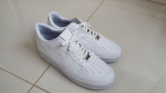 Nike patike br.36 i br.43 ta tebe i njega! Novo!