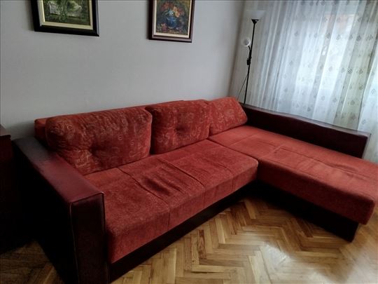 Poklanjam ugaonu garnituru