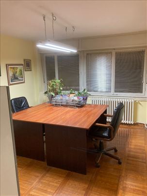 Poslovni prostor 77 m2 sa garazom, N.Bg kod Arene