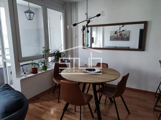 Prodaje se Lux, 2.0 stan, Novi Beograd, blok 72 ID