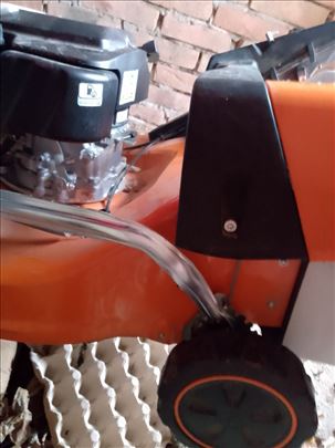 Prodajem stihl kosacicu