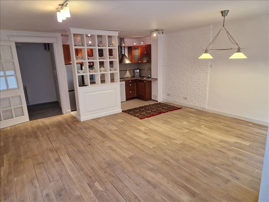 Svetao, prostran stan, odličan i za PP