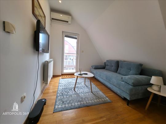 Uknjižen, kompletno namešten, jednoiposoban 