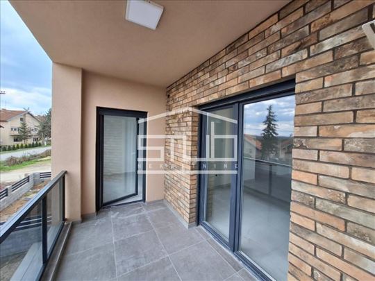 Uknjižen, Lux trosoban stan, Barajevo ID#1488