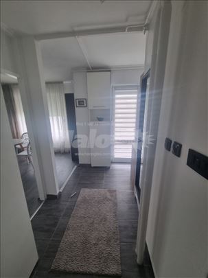 Useljiv, komplet renoviran Stan Blok 24