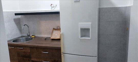 Vladetina, centar, prodaje se lep 1,0 stan