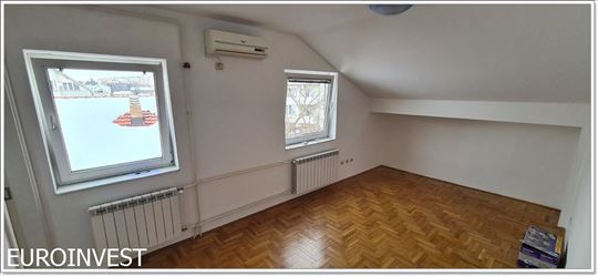 2.0 Uknjižen, useljiv, prazan