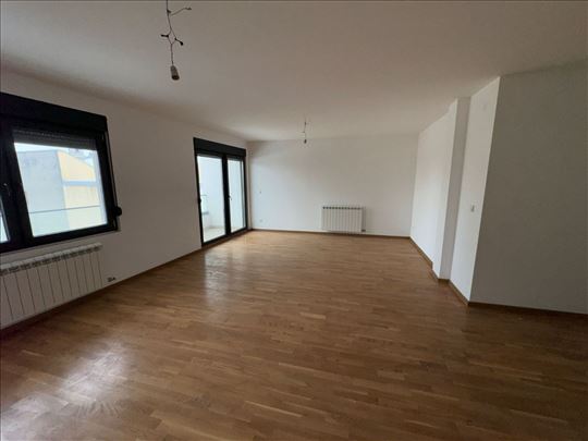 Četvorosoban Stan U Centru Panceva