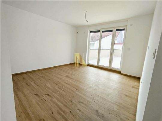 Izdaje se dvosoban stan na Telepu 37m2+terasa 40m2