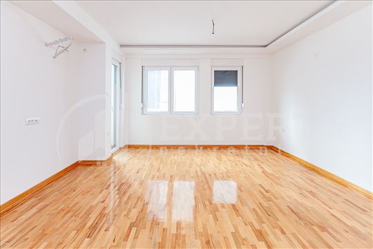 Izdaje se poslovni prostor 46m2, Knjaževačka!