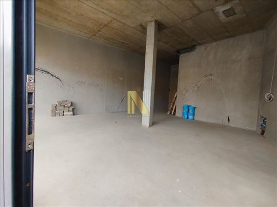 Izdaje se ulični lokal  - Telep,odlična lokacija k